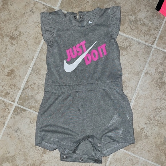 Nike Romper Jumpsuit and Hot Pink Jacket for Baby Girls Size 9-12M - Picture 3 of 9